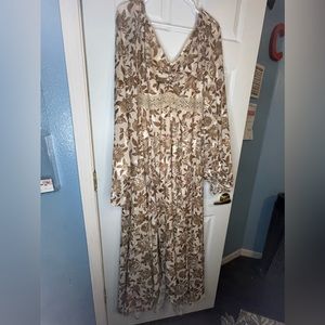 Absolutely gorgeous dress I just lost weight and can’t wear it.